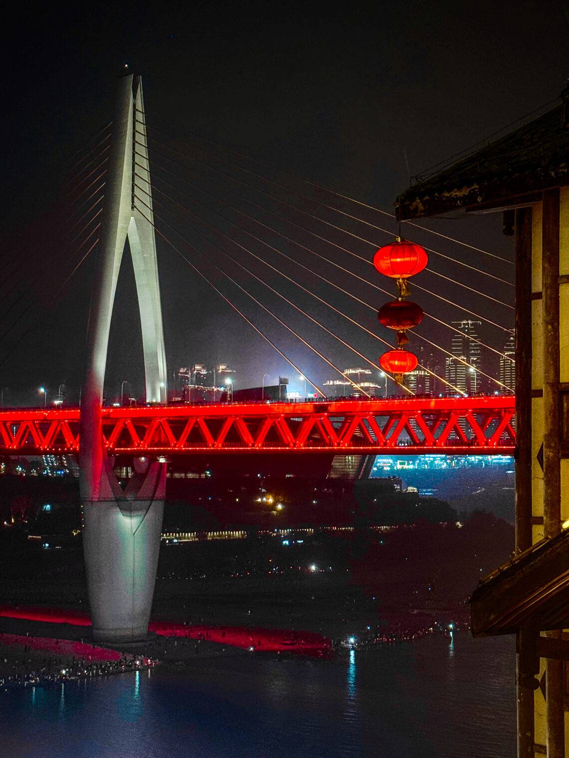 Métro de Chongqing et scène urbaine spectaculaire