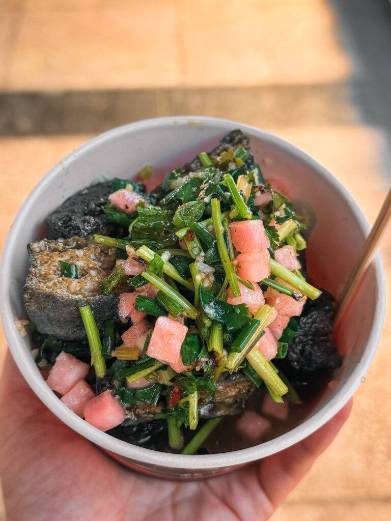 Street food à Chongqing avec tofu et spécialités locales