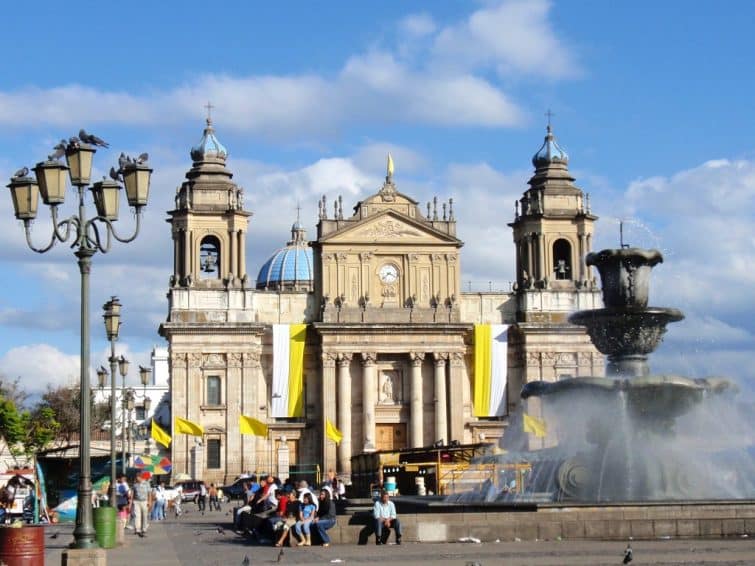 Visiter Guatemala City : les 12 choses incontournables à faire - 🏛️ 1. La Plaza de la Constitución
