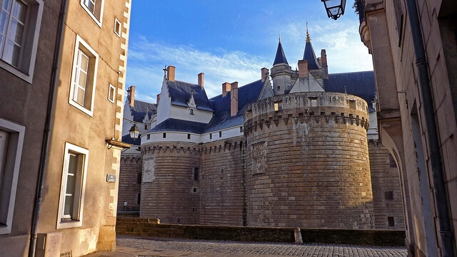 Visiter Nantes : les 11 choses incontournables à faire - 🚤 Location de bateau : une promenade inoubliable